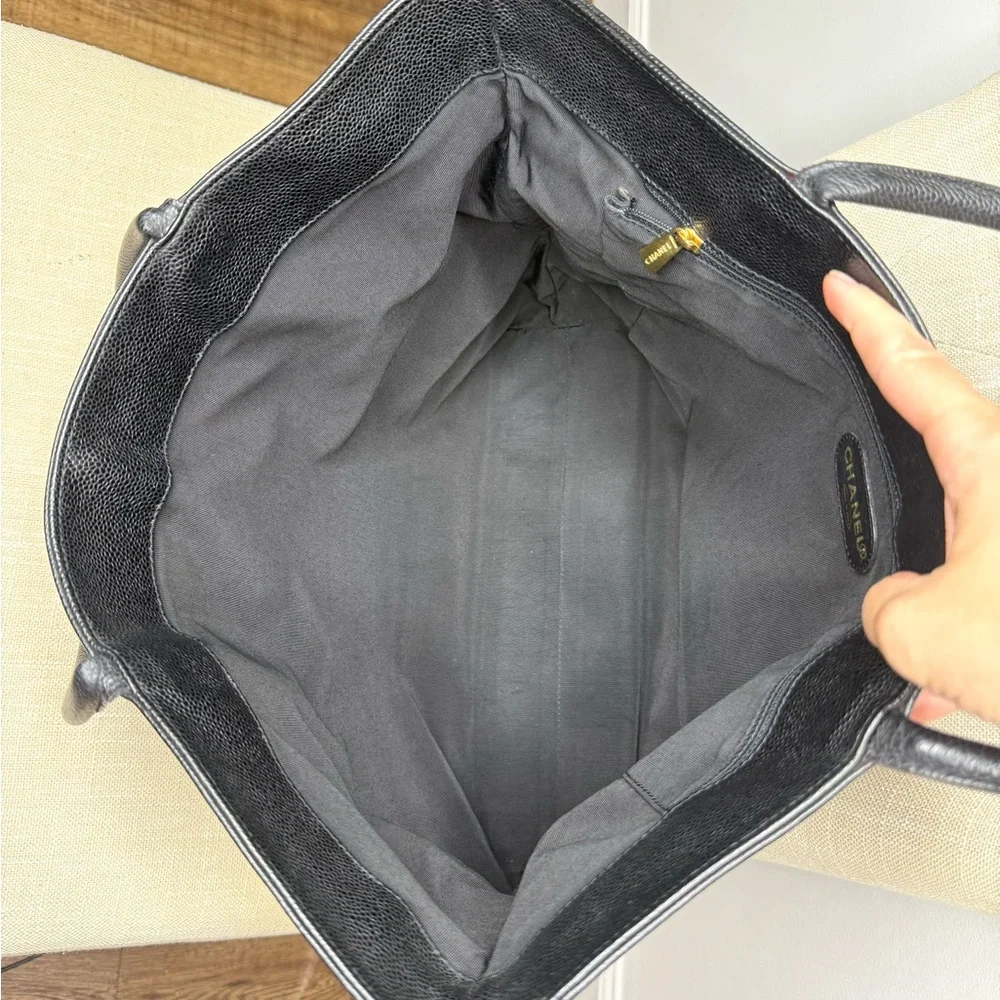 Authentic Chanel Caviar leather CC Timeless Tote Bag black leather medium